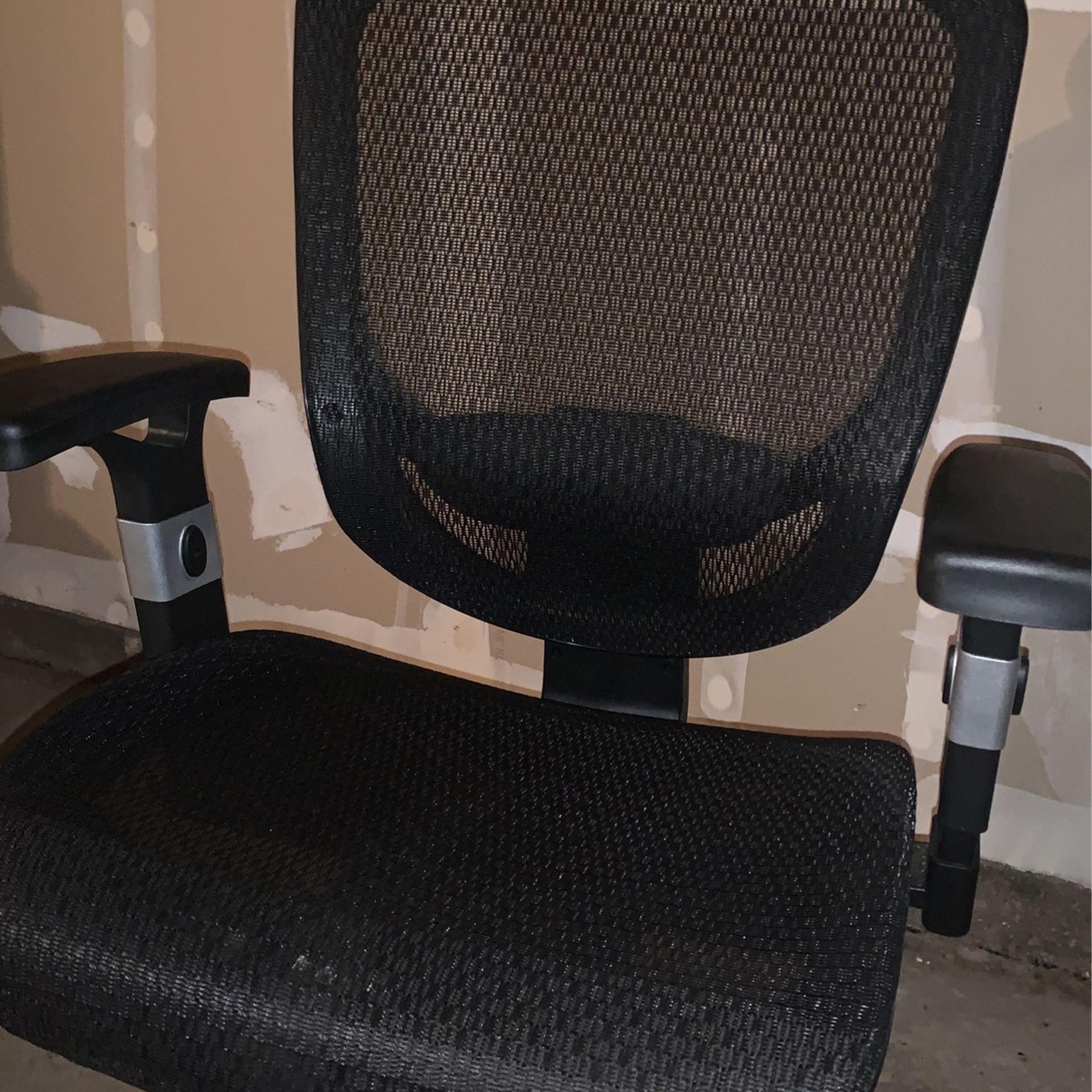 Staple Hyken Office Chair