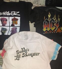Unisex Shirts used good condition size Medium