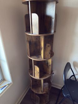 Spinning bookshelf