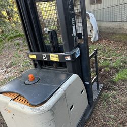 2015 crown forklift 