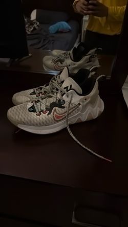 Basketball shoes