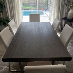 Dinning Table ( Comes With Chairs )