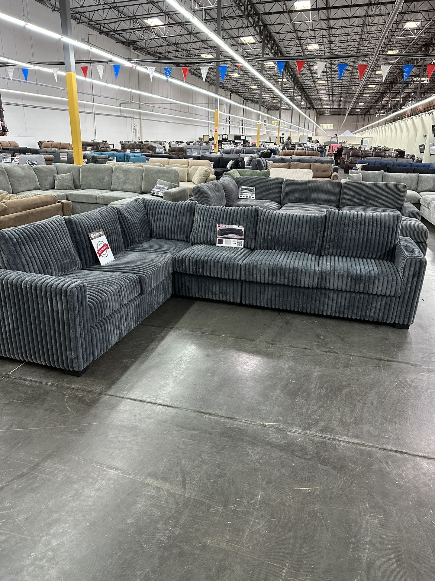 Corduroy Dark Grey Sectional. New Sectional 4 pc Nuevo Seccional De 4 Piezas Color Gris. Oscuro 4 Piece Sectional Set New sectional in a box