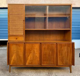 Gorgeous Merton Gershun for American of Martinsville Mid Century Modern China Cabinet Hutch Walnut