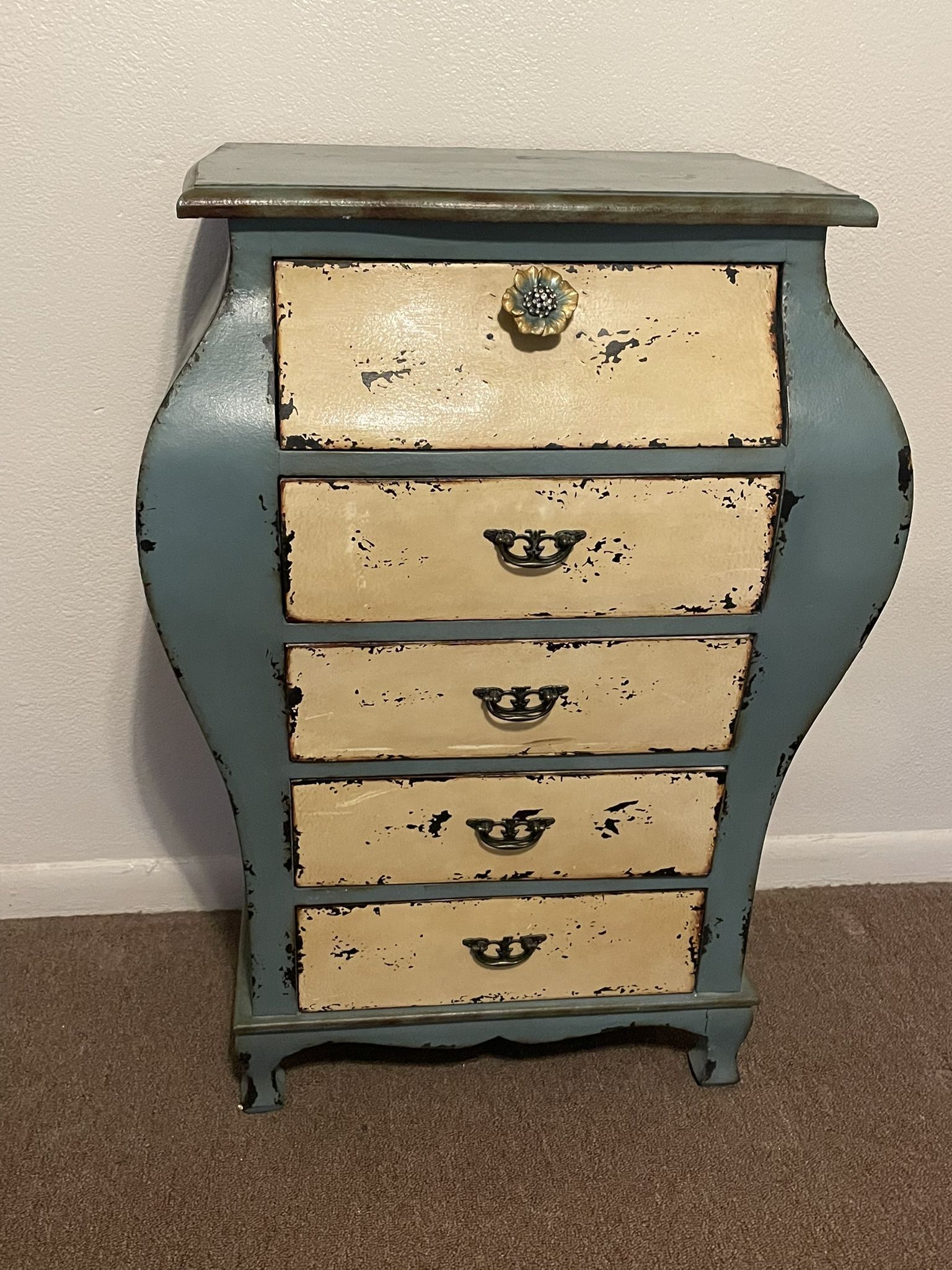 Dresser Accent Piece