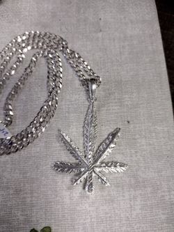 925 Sterling Silver Mariajuana Leaf Necklace