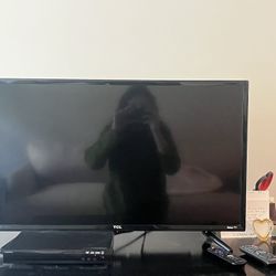 Roku Smart LED HDTV 32” with DVD Player 