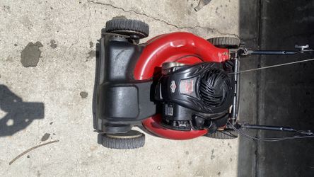 Troy Bilt lawnmower 22 inch cut self-propelled new carburetor new dryer belt this thing is ready to cut grass no issues with this machine whatsoever