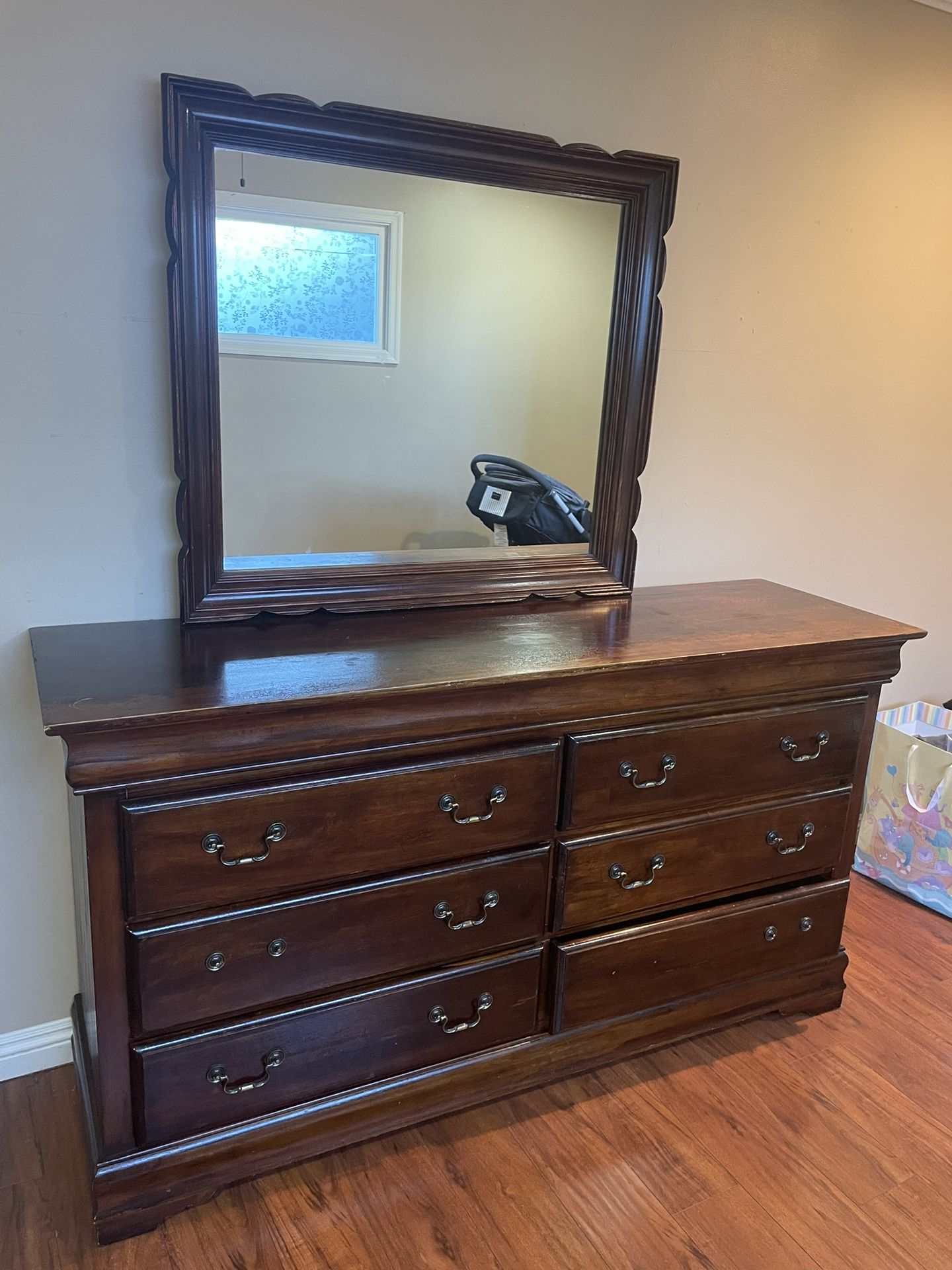 Dresser