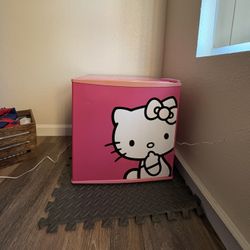 Hello kitty Mini Fridge 