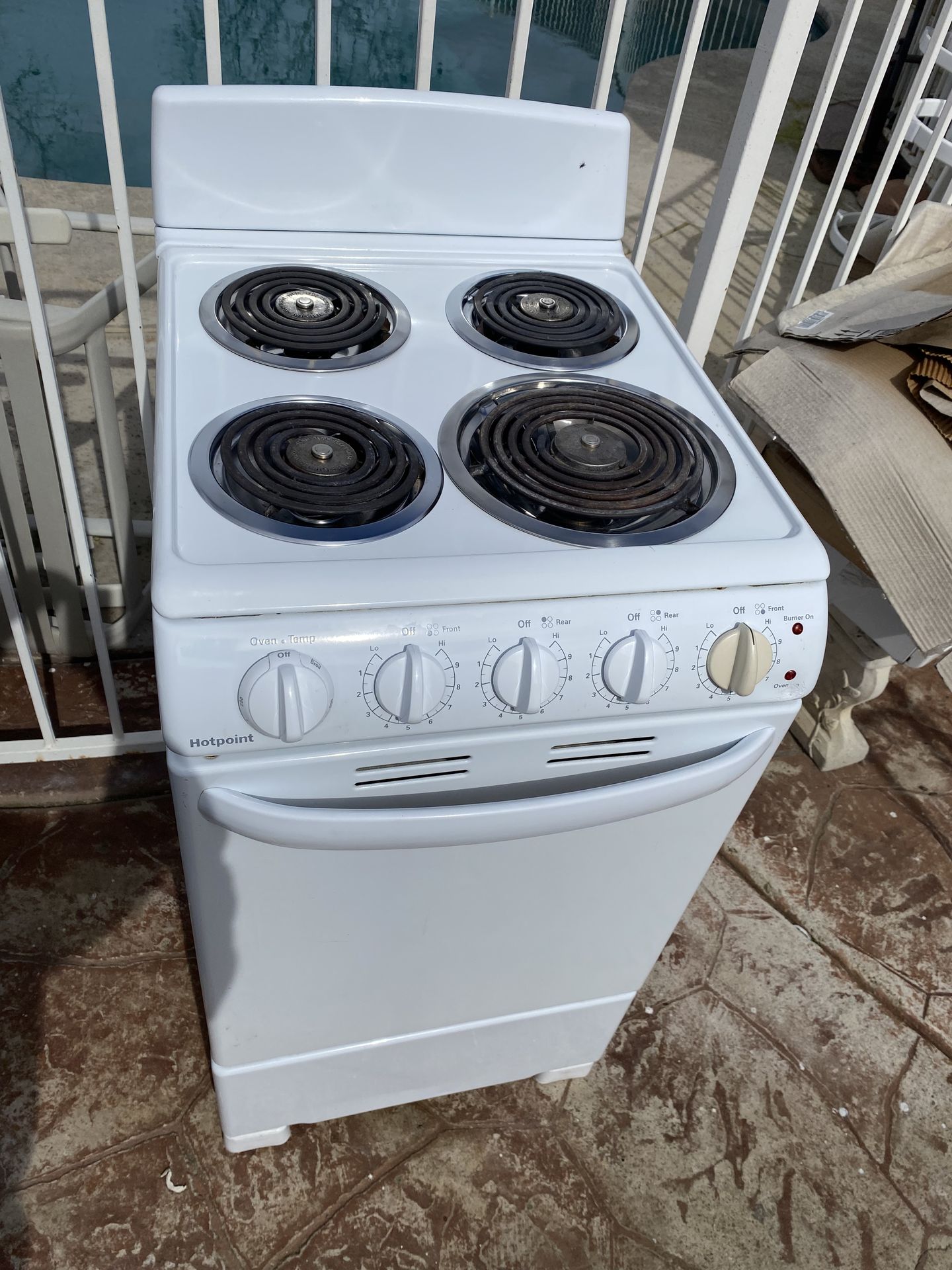 20” Freestanding Electric 4 Elements Stove