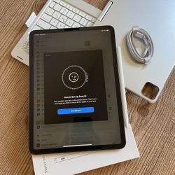 Apple iPad Pro 11” 2nd Generation (2020 / Face ID) 128GB  With Keyboard case and Pencil 
