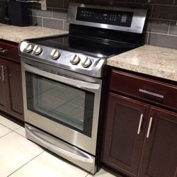 L g Range  Like New oven Never Used   S S 