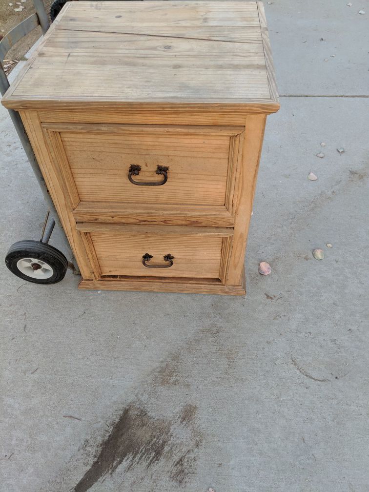Free Mexican pine end table