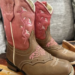 Girls boots size 6 1/2 toddler size