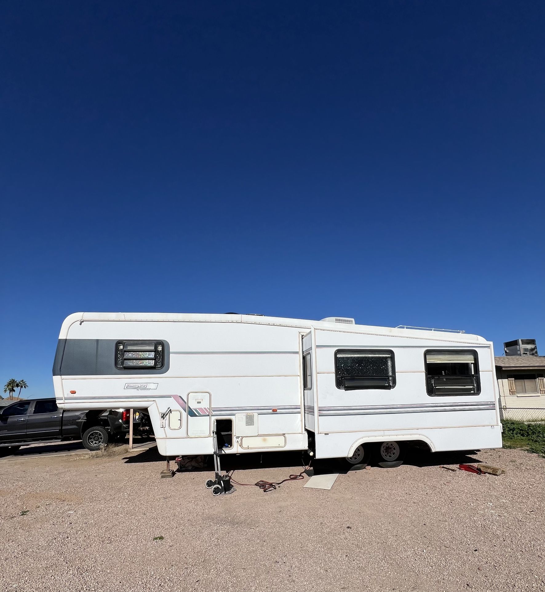 94 Fifth Wheel Travel Trailer