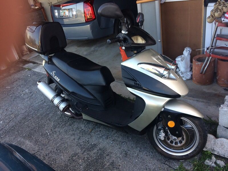 sunny DF150STG moped/scooter