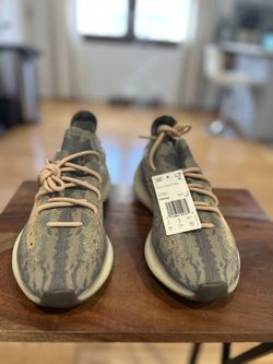 YEEZY 380 Mist Men’s Size 9.5 US – Brand New w/ Tag
