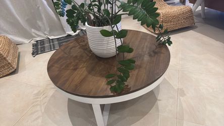 Modern round coffee table