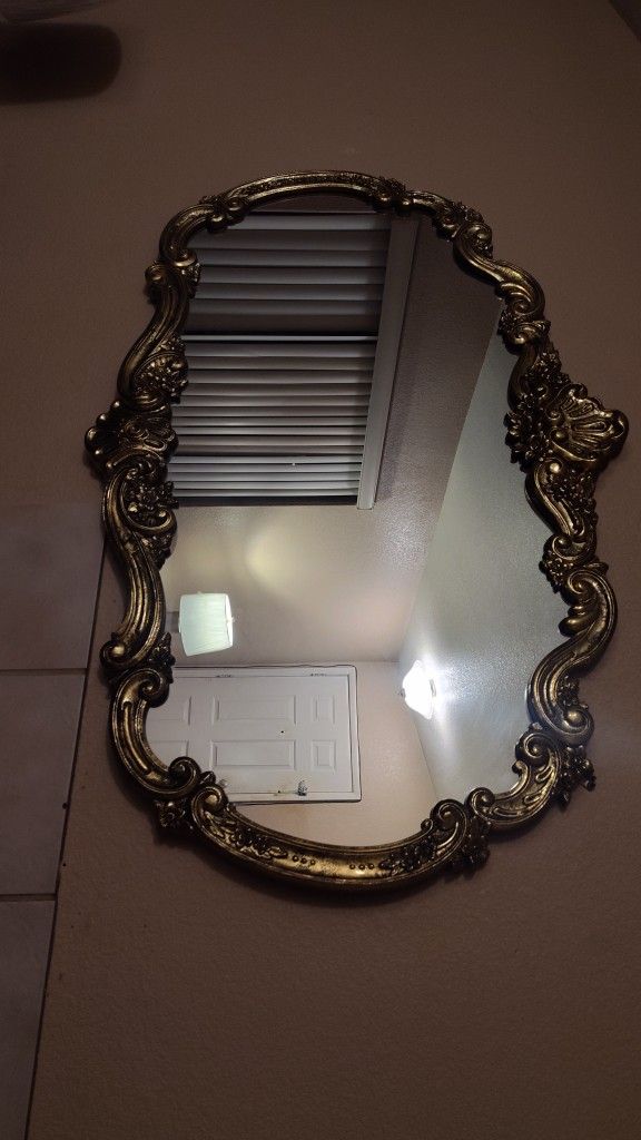 Arabic Mirror