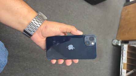 Apple iPhone 13 128GB Unlocked / Liberado