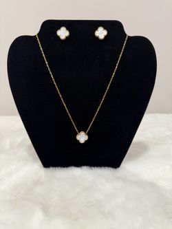 Single Clover Necklace & Earrings