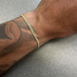 14k Gold Cuban Link Bracelet!