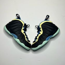 Nike foam posits, black and green/ 11c