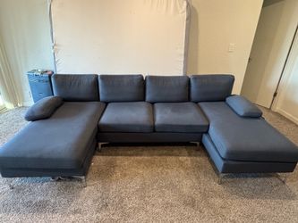 Modern 6 seater Sectional Sofa/Couch— Move out Sale