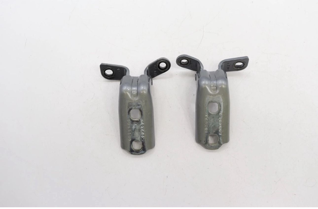 2019 - 2025 GMC SIERRA 1500 FRONT RIGHT DOOR HINGE UPPER & LOWER OEM GRAY_GXD