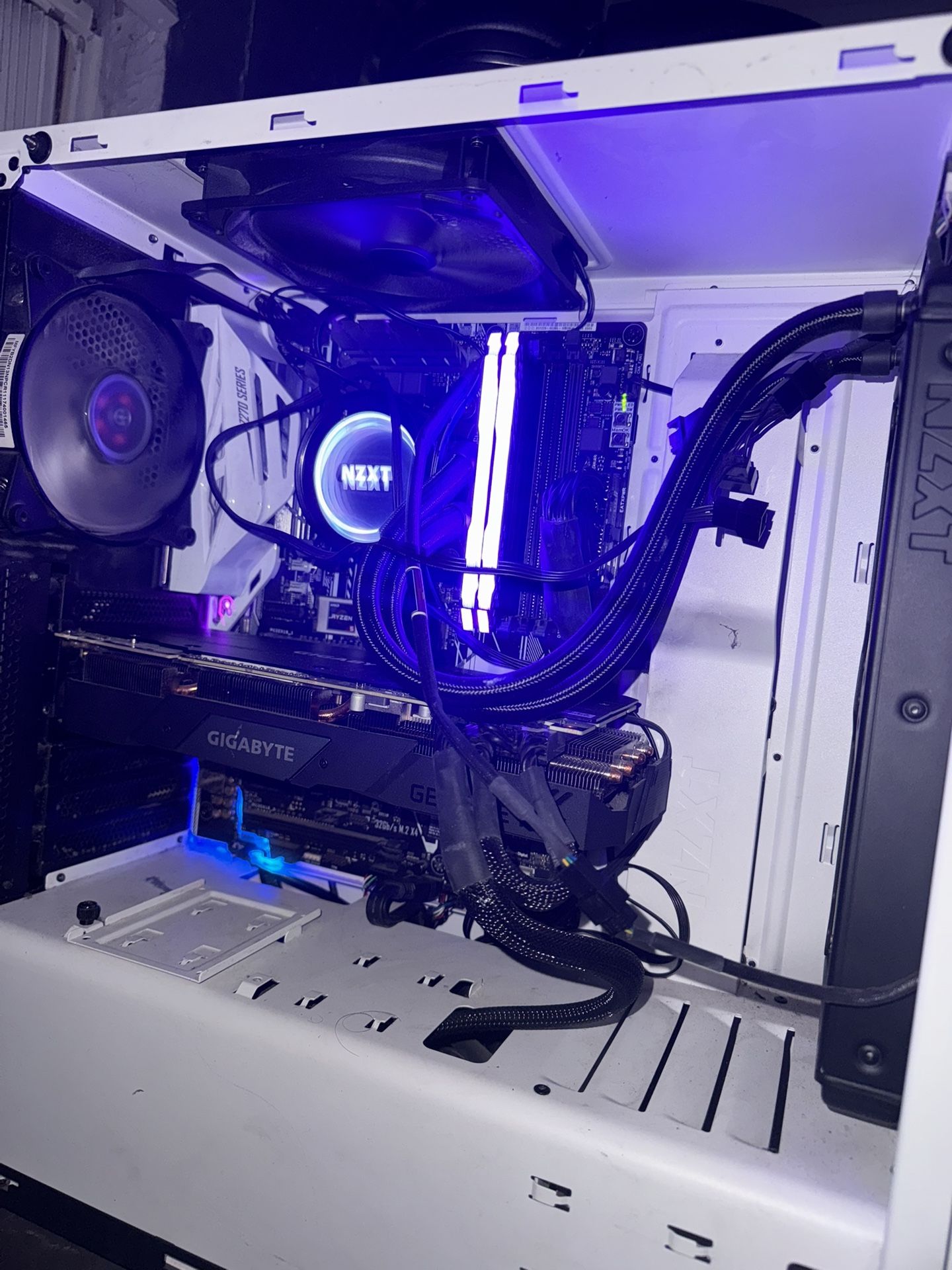 Gaming PC with 2070 super RTX (8GB) Intel i7 7700k @ 4.20GHZ