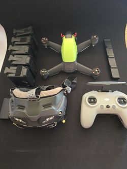 DJI FPV Drone with DJI Goggles, 5 x batteries  and extras.