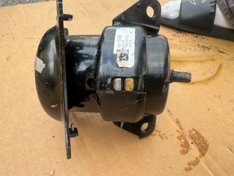 GM oem motor mount 8 is an OEM driver-side engine mount assembly from 2017 Escalade see last pic for vehicle fit  90 day warranty can deliver