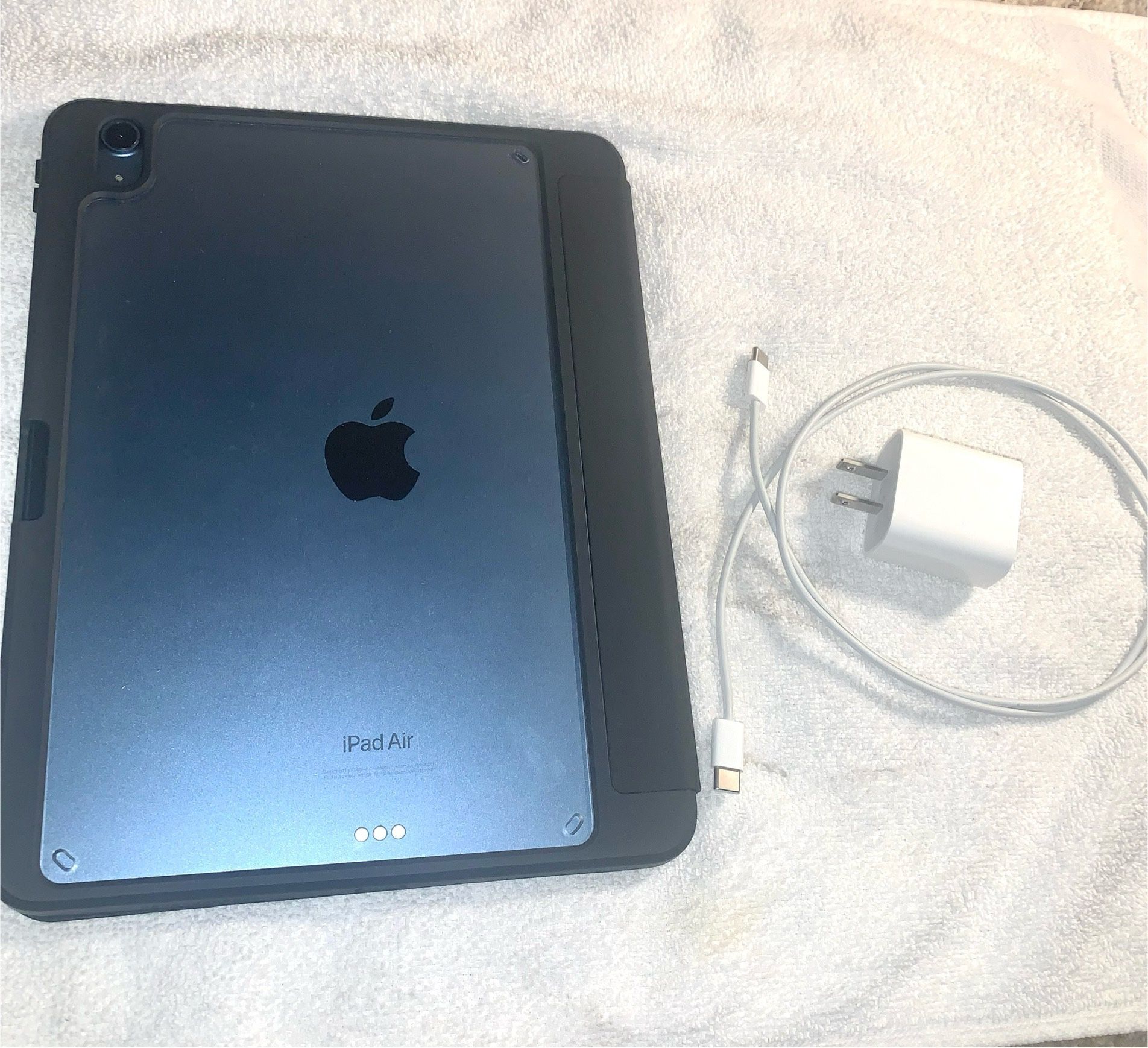 Apple IPad Air with Protective Case & Charger