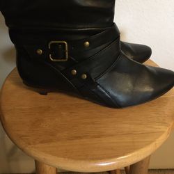 Women’s Booties Size 9 Cool Hardware Detail Goes With Skinny Jeans 
