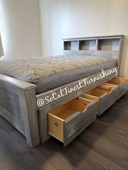 Full bed and mattress with drawers