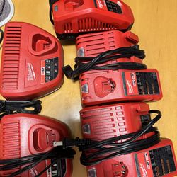 5 Milwaukee charges M12 and M18