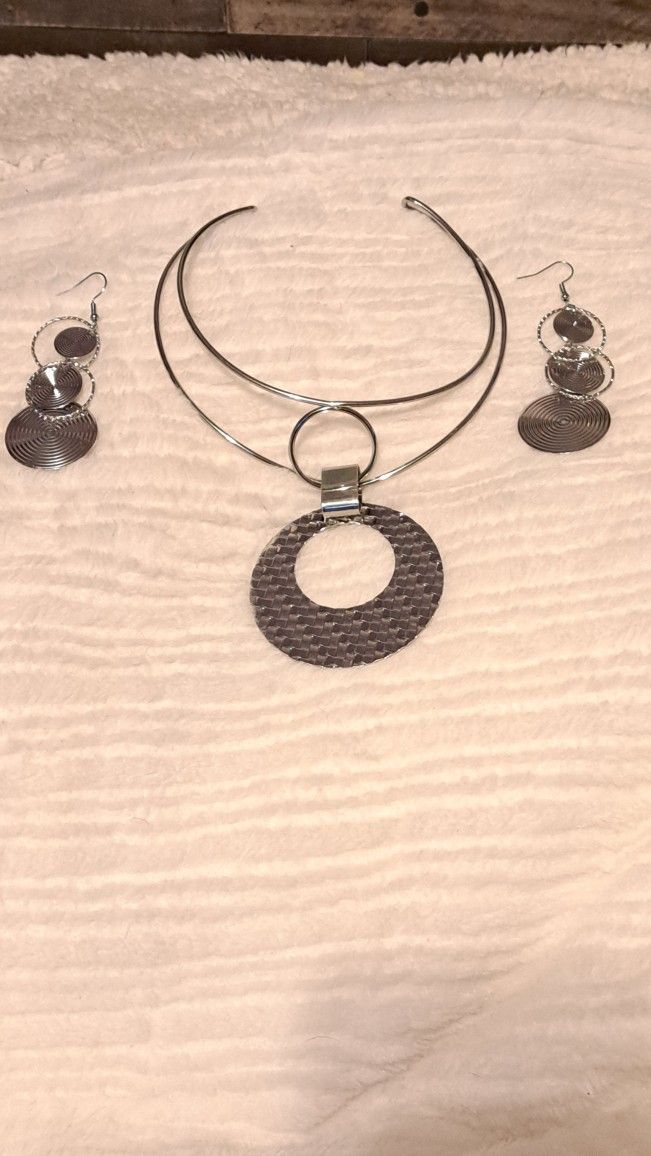 Circle Choker Necklace with earrings set