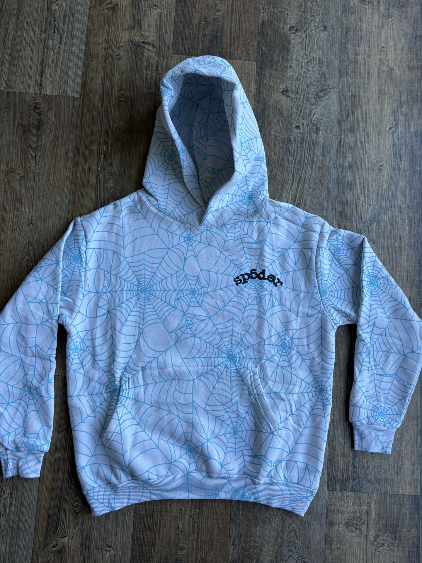 Men’s spider hoodie medium