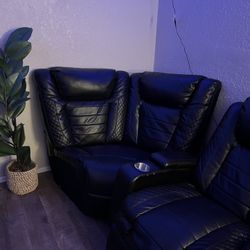 Black Couch/ Sala Negra De Piel 