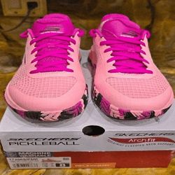 guy today Branded Women’s Sneakers Where Style Meets Comfort