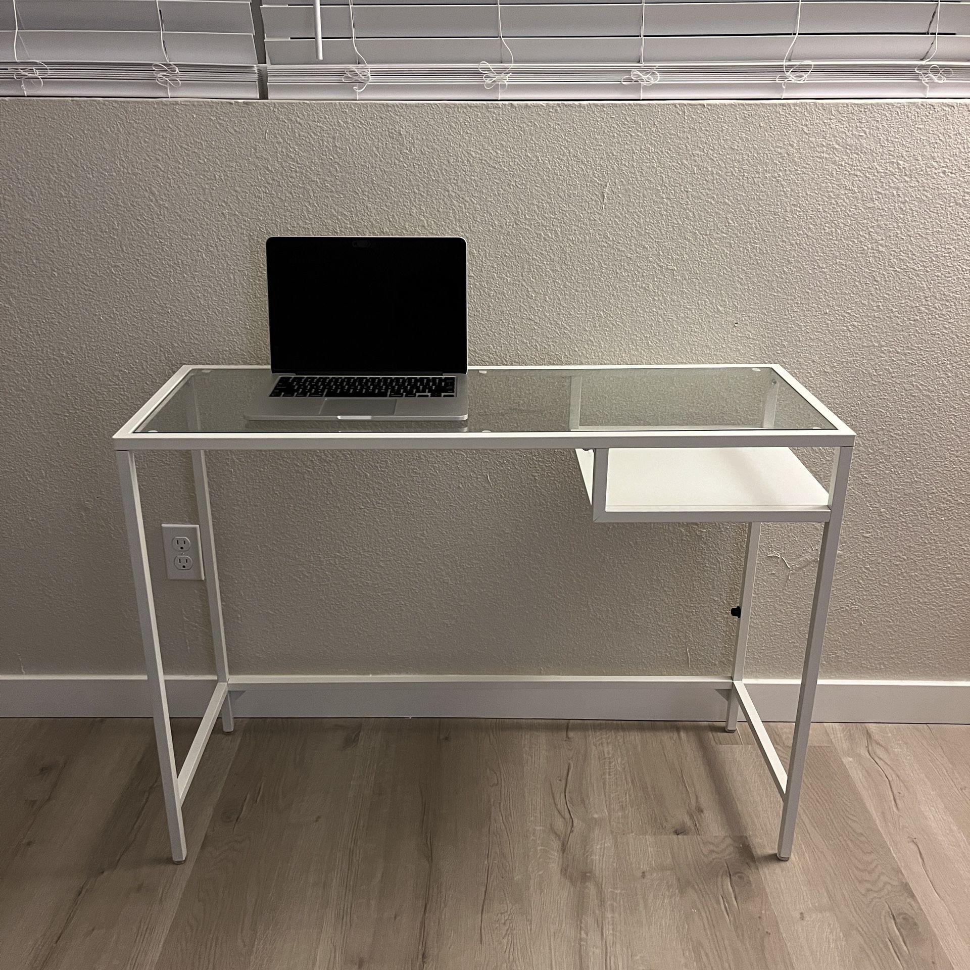 IKEA VITTSJO - Glass Desk