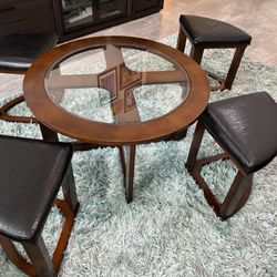 Coffee table with 4 ottomans