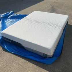 Nectar Premier Queen Mattress (new In packaging) (picture to show product)
