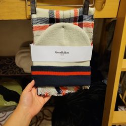 Goodfellow Scarf And Hat Set