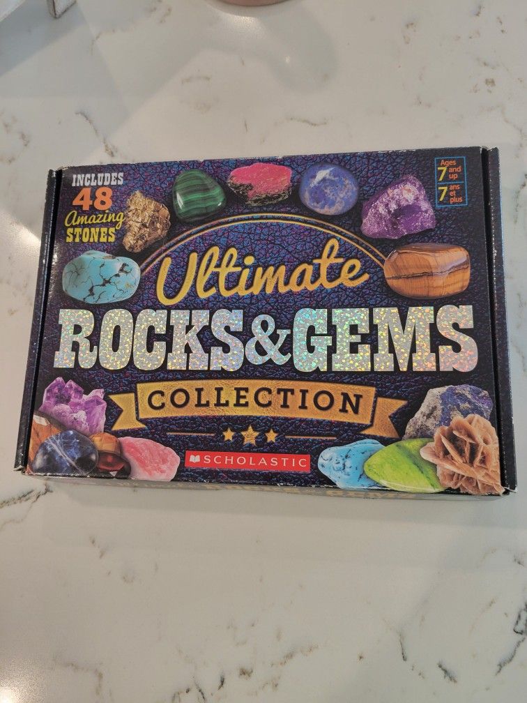 SCHOLASTIC ULTIMATE ROCKS & GEMS COLLECTION