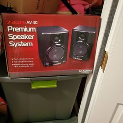 Brand New Studiophile AV 40 Speakers