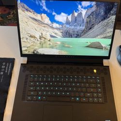 2022 Alienware x17 R2 Gaming i7-12700H 32GB 1TB SSD 17.3" UHD 4K RTX 3080 Ti