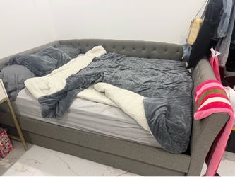 Full size daybed