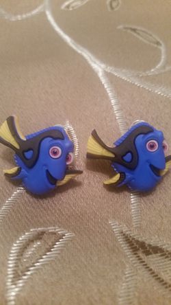 Dory button earrings